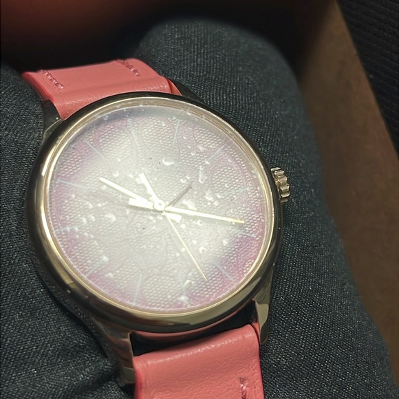 NEW IN BOX COACH 32mm RUBY WATCH WITH SIGNATURE FACE - Picture 16 of 16